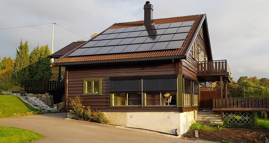 Bilde av et hus som skaper solstrøm selv med solceller